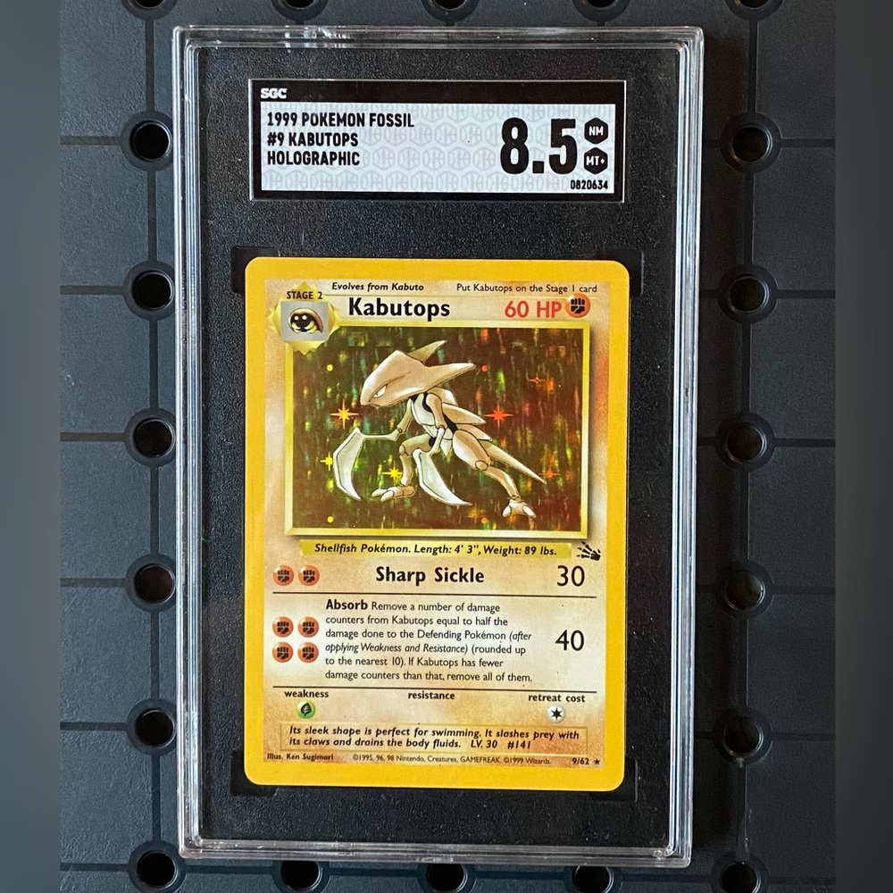 SGC Graded (8.5) Fossil Kabutops & Authentic
TOMY Pokémon Figure